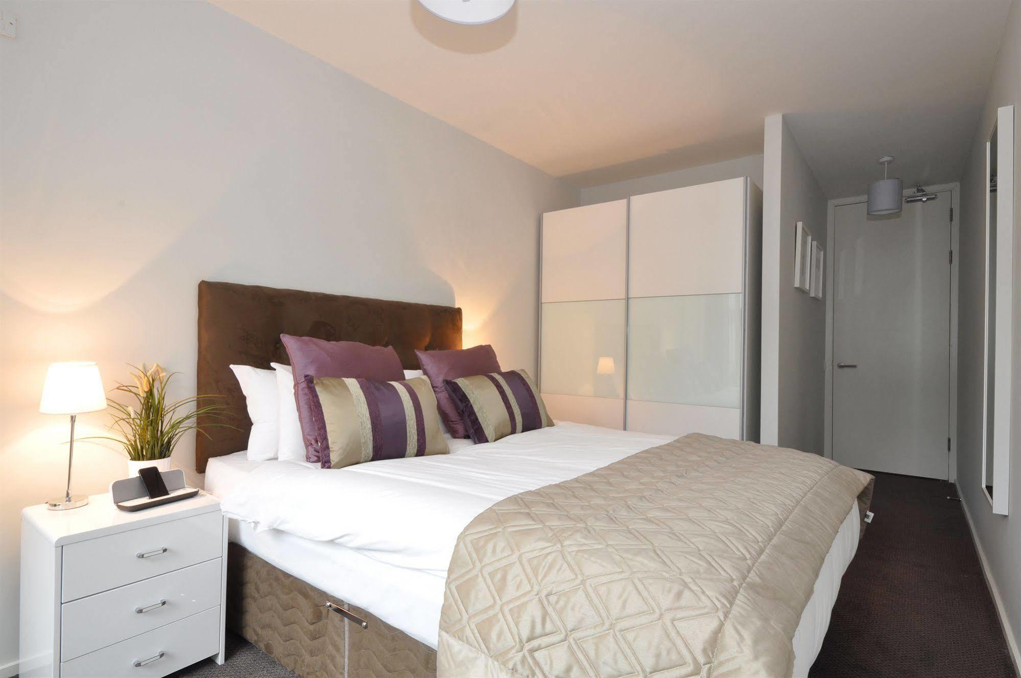 Your Base Dublin - Grand Canal Square מראה חיצוני תמונה