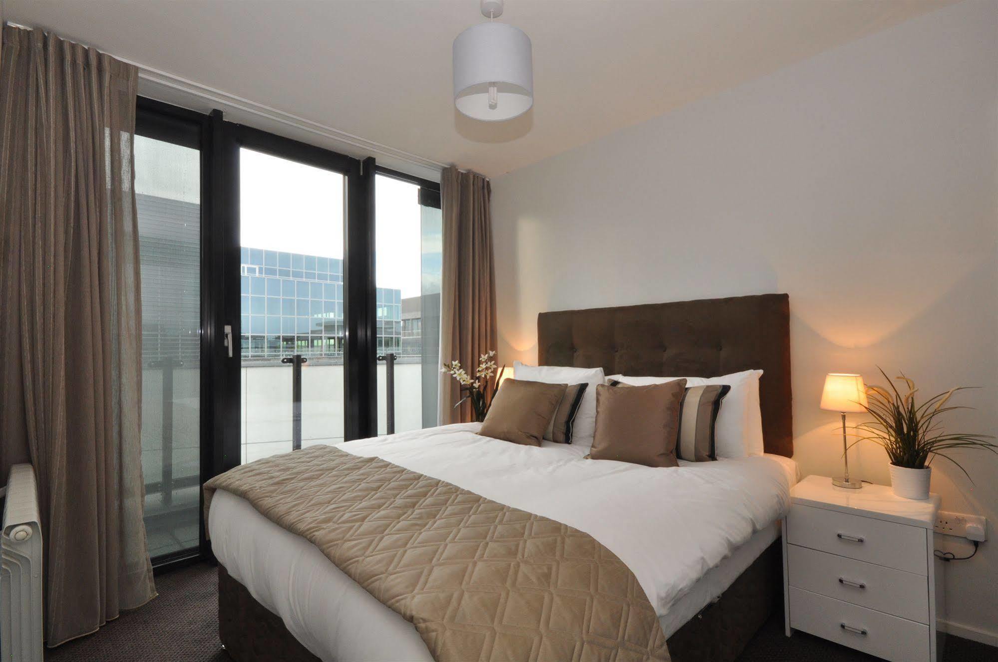 Your Base Dublin - Grand Canal Square מראה חיצוני תמונה